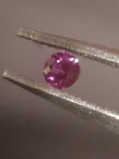 Natural Pink Sapphire - 0.044 ct -2mm Round cut - unheated - Africa - high quality