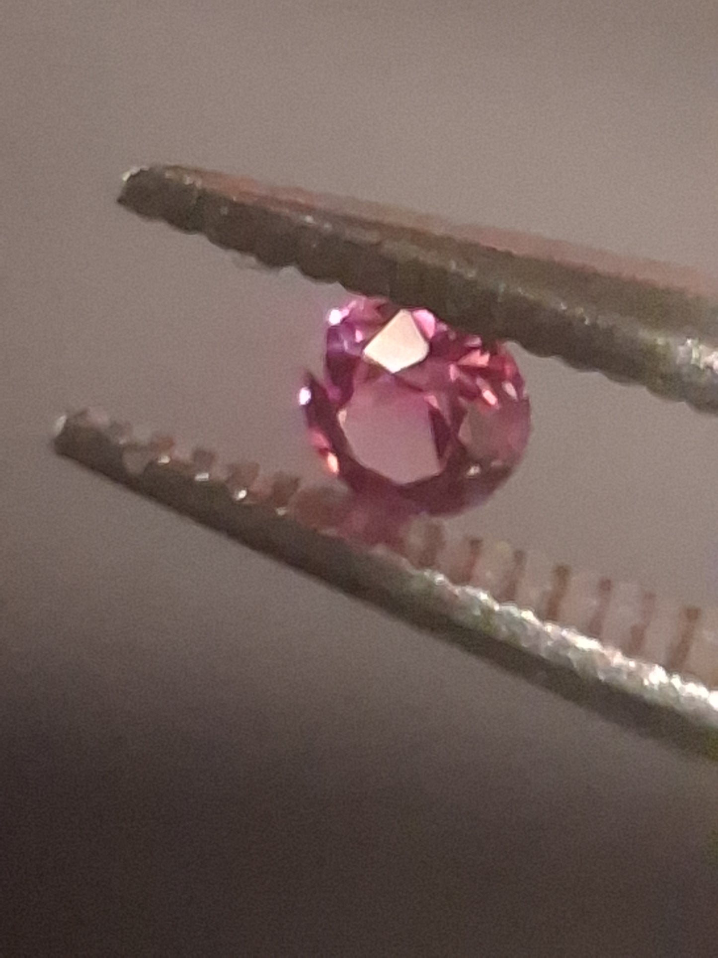 Natural Pink Sapphire - 0.044 ct -2mm Round cut - unheated - Africa - high quality