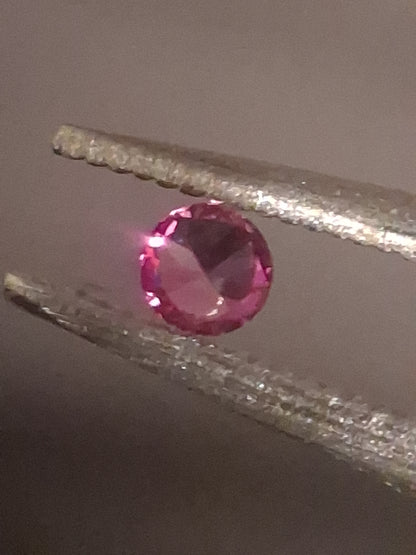 Natural Pink Sapphire - 0.044 ct -2mm Round cut - unheated - Africa - high quality