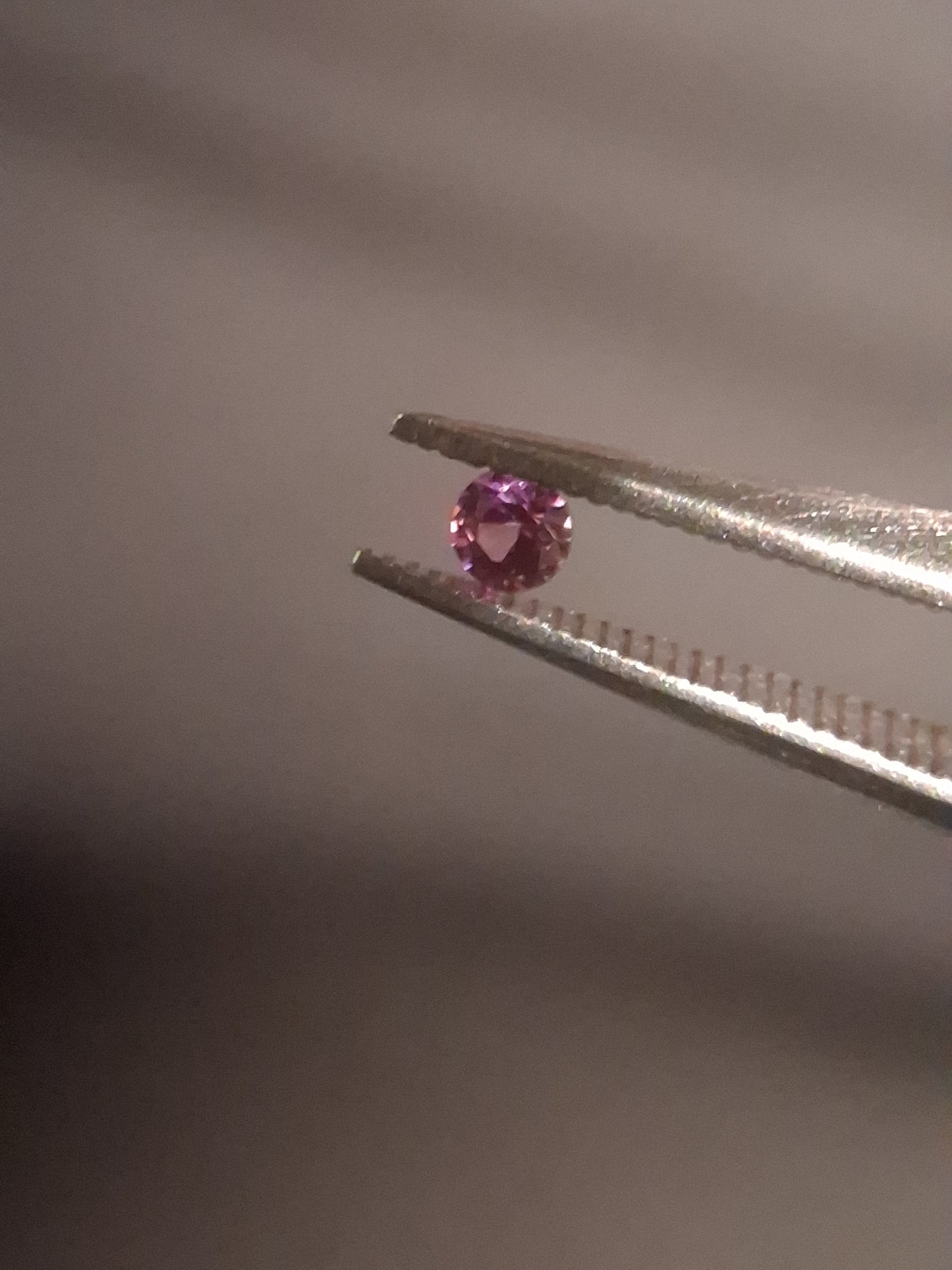 Natural Pink Sapphire - 0.041 ct -2mm Round cut - unheated - Africa - high quality