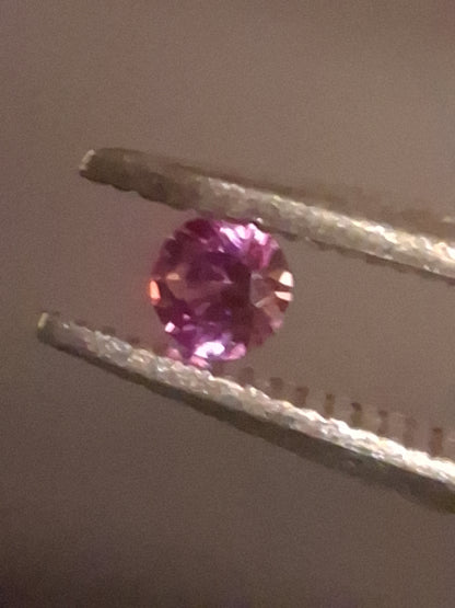 Natural Pink Sapphire - 0.041 ct -2mm Round cut - unheated - Africa - high quality