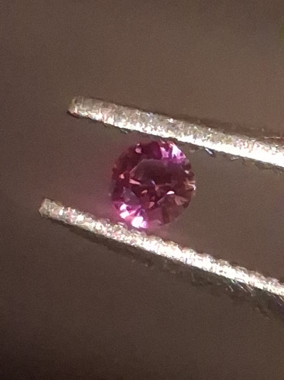 Natural Pink Sapphire - 0.041 ct -2mm Round cut - unheated - Africa - high quality