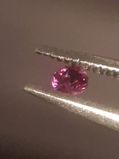 Natural Pink Sapphire - 0.041 ct -2mm Round cut - unheated - Africa - high quality