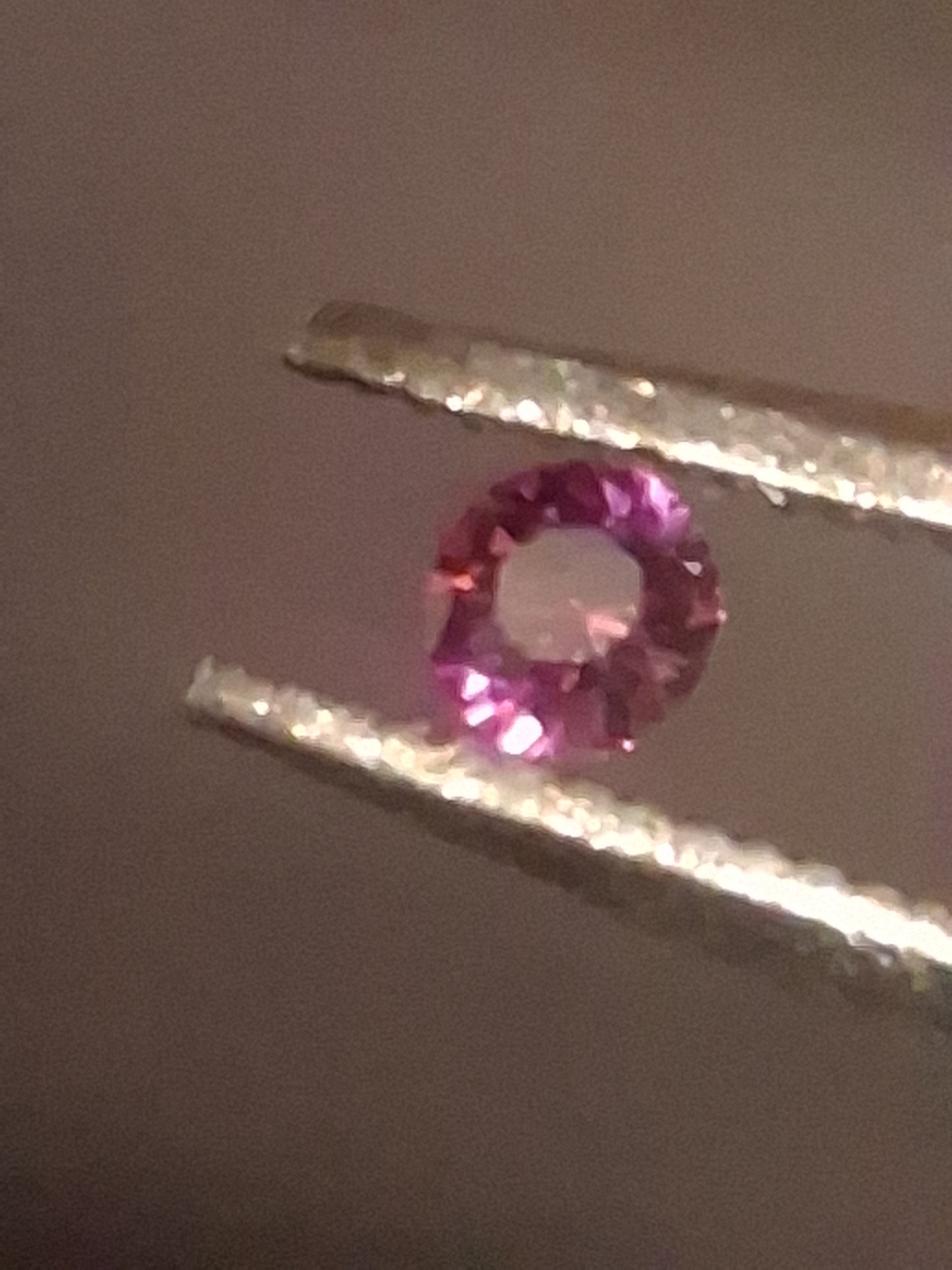 Natural Pink Sapphire - 0.041 ct -2mm Round cut - unheated - Africa - high quality