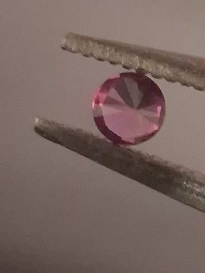 Natural Pink Sapphire - 0.041 ct -2mm Round cut - unheated - Africa - high quality