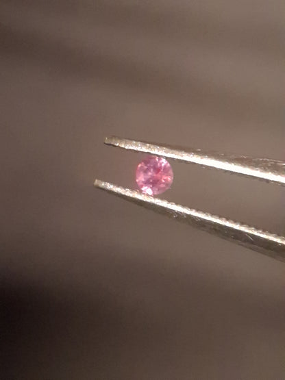 Natural Pink Sapphire - 0.042 ct -2mm Round cut - unheated - Africa - high quality