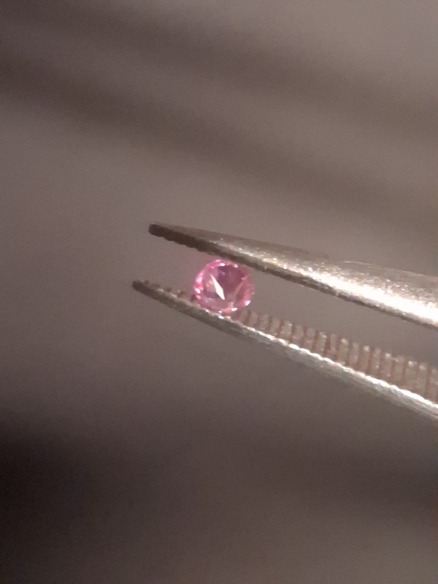 Natural Pink Sapphire - 0.042 ct -2mm Round cut - unheated - Africa - high quality
