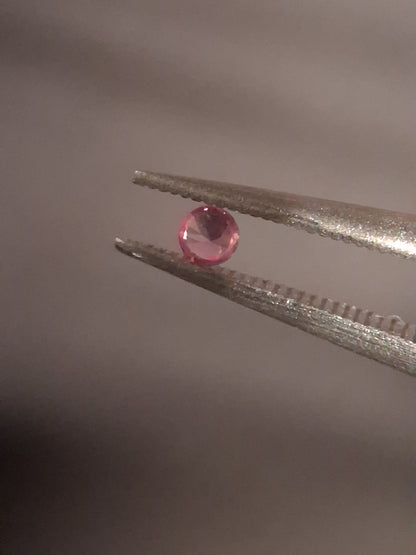 Natural Pink Sapphire - 0.042 ct -2mm Round cut - unheated - Africa - high quality