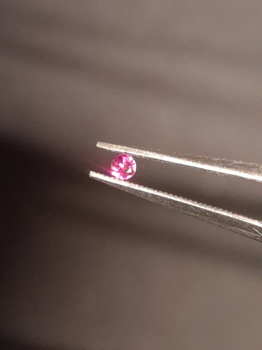 Natural Pink Sapphire - 0.039 ct -2mm Round cut - unheated - Africa - high quality