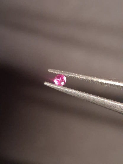 Natural Pink Sapphire - 0.039 ct -2mm Round cut - unheated - Africa - high quality