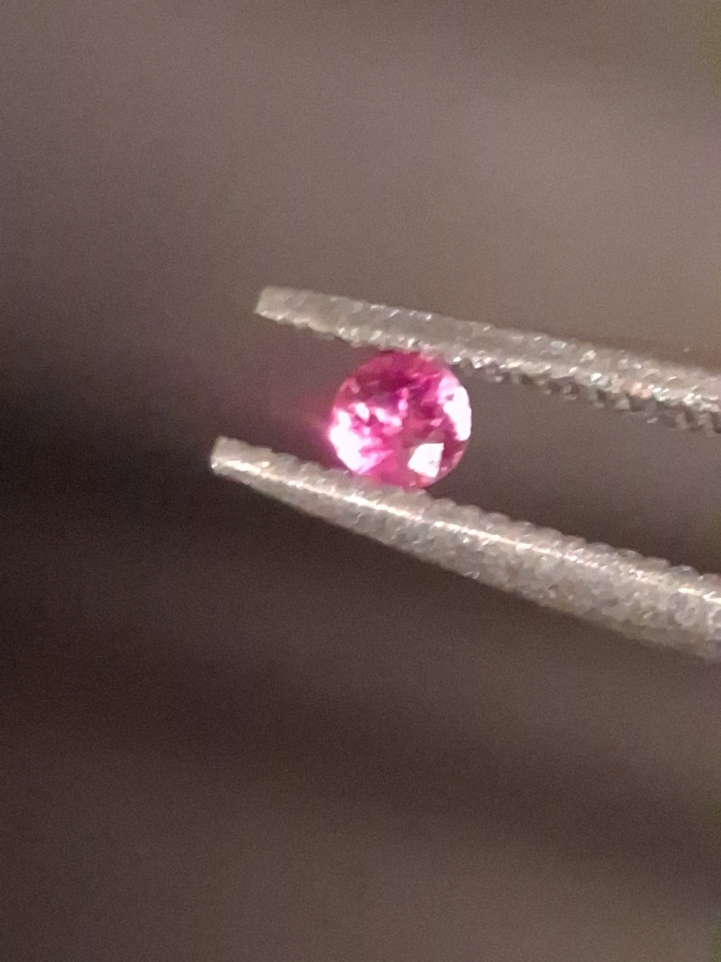 Natural Pink Sapphire - 0.039 ct -2mm Round cut - unheated - Africa - high quality