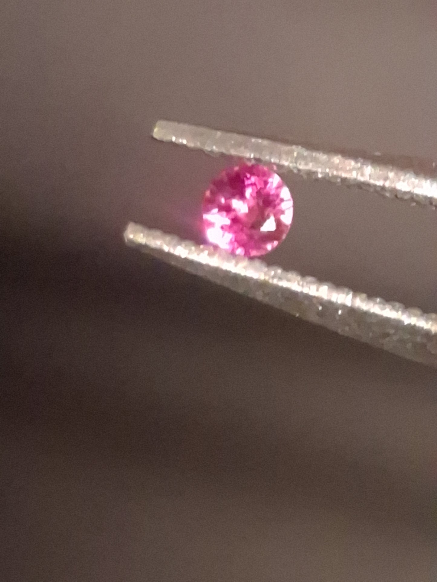 Natural Pink Sapphire - 0.039 ct -2mm Round cut - unheated - Africa - high quality
