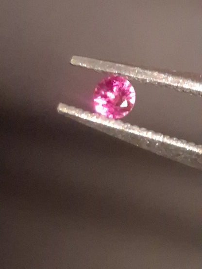 Natural Pink Sapphire - 0.039 ct -2mm Round cut - unheated - Africa - high quality