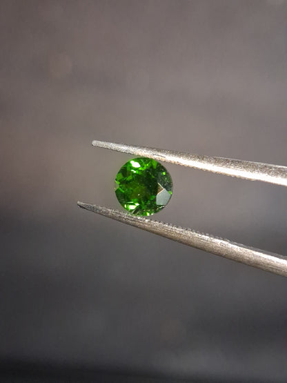 Natural Diopside - 0.625 ct - round - 5mm - green - chromium diopside - Natural Gems Belgium