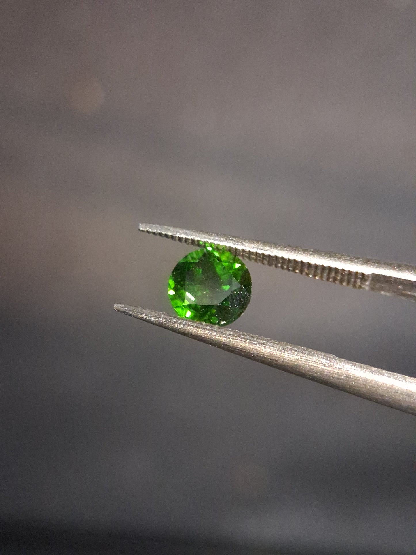 Natural Diopside - 0.625 ct - round - 5mm - green - chromium diopside - Natural Gems Belgium