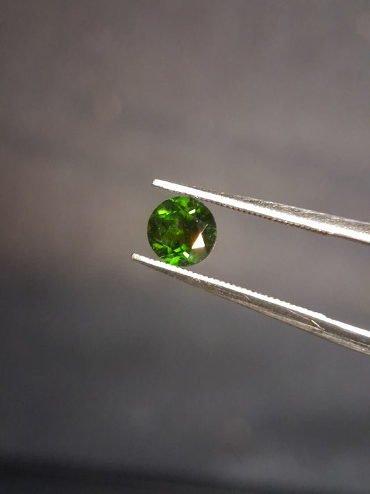 Natural Diopside - 0.590 ct - round - 5mm - green - chromium diopside - Natural Gems Belgium