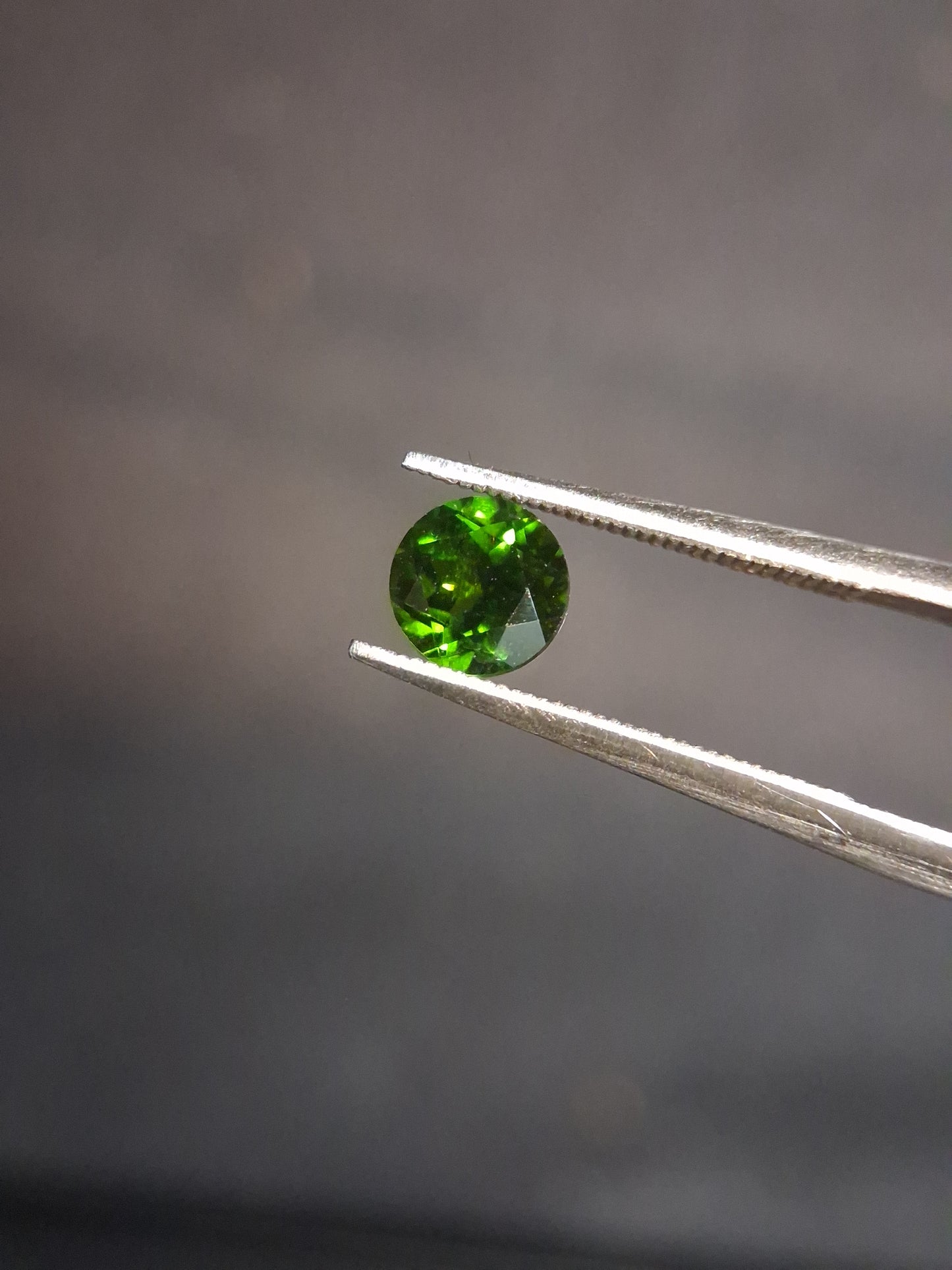 Natural Diopside - 0.590 ct - round - 5mm - green - chromium diopside - Natural Gems Belgium