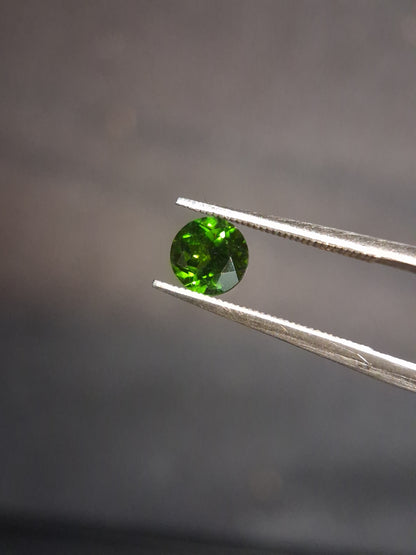 Natural Diopside - 0.590 ct - round - 5mm - green - chromium diopside - Natural Gems Belgium
