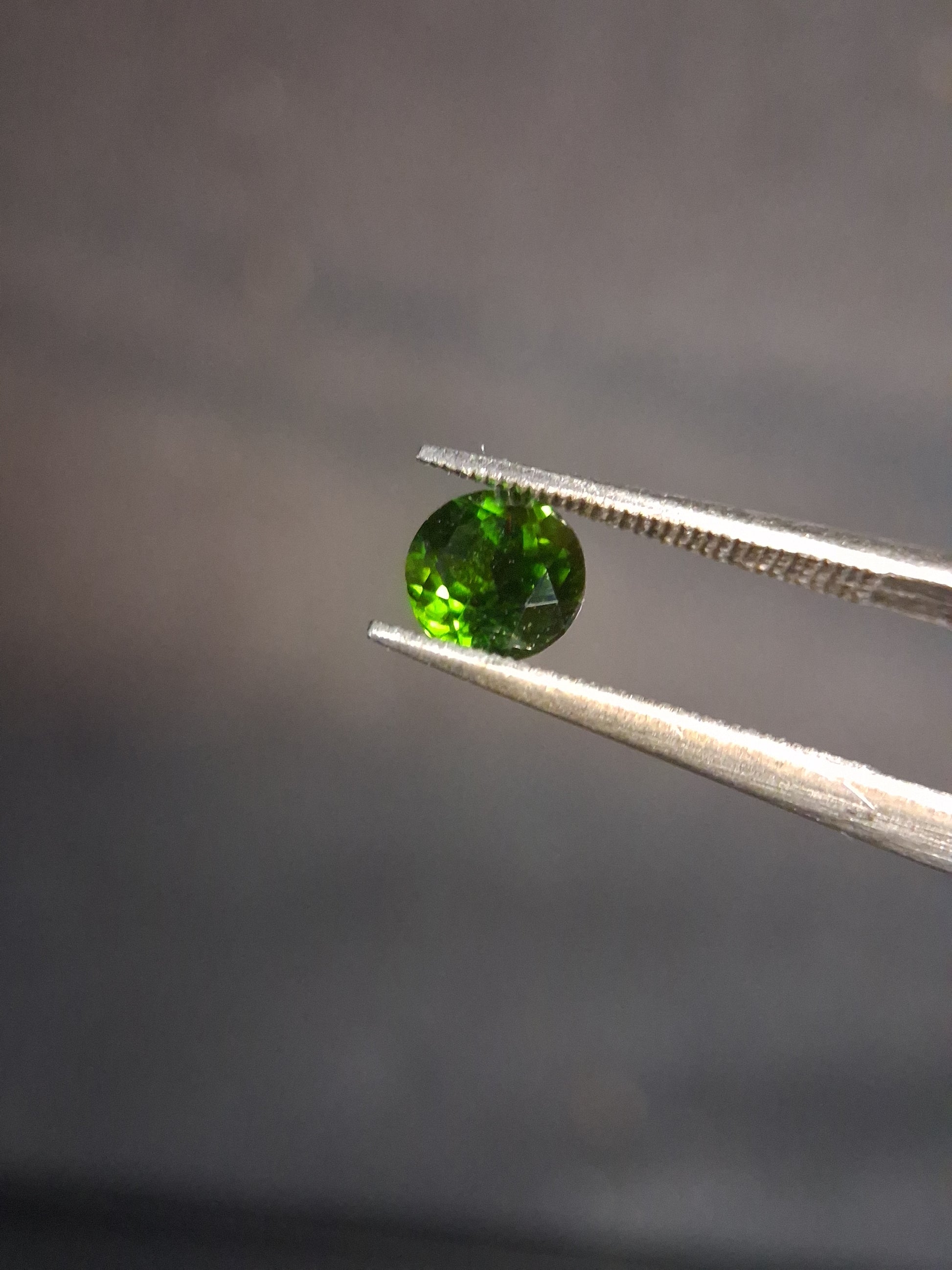 Natural Diopside - 0.590 ct - round - 5mm - green - chromium diopside - Natural Gems Belgium