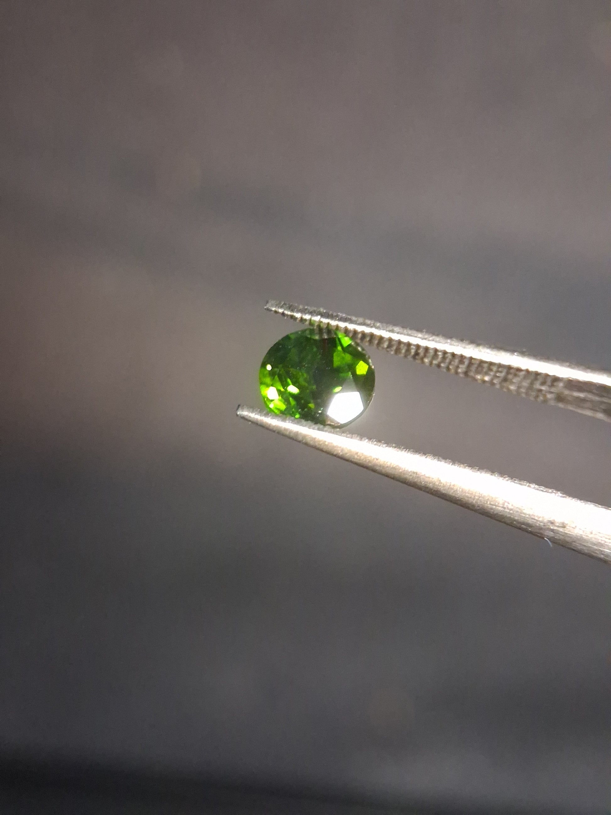 Natural Diopside - 0.590 ct - round - 5mm - green - chromium diopside - Natural Gems Belgium