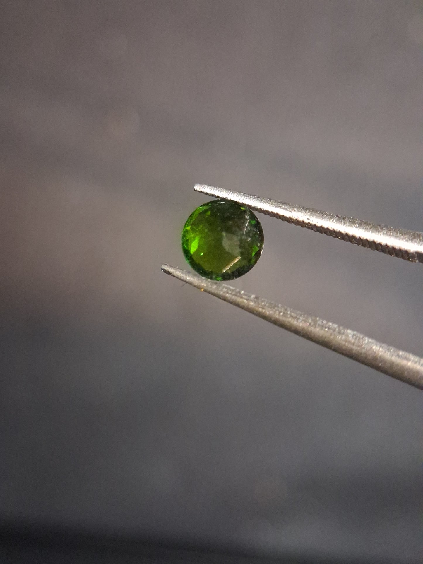 Natural Diopside - 0.590 ct - round - 5mm - green - chromium diopside - Natural Gems Belgium