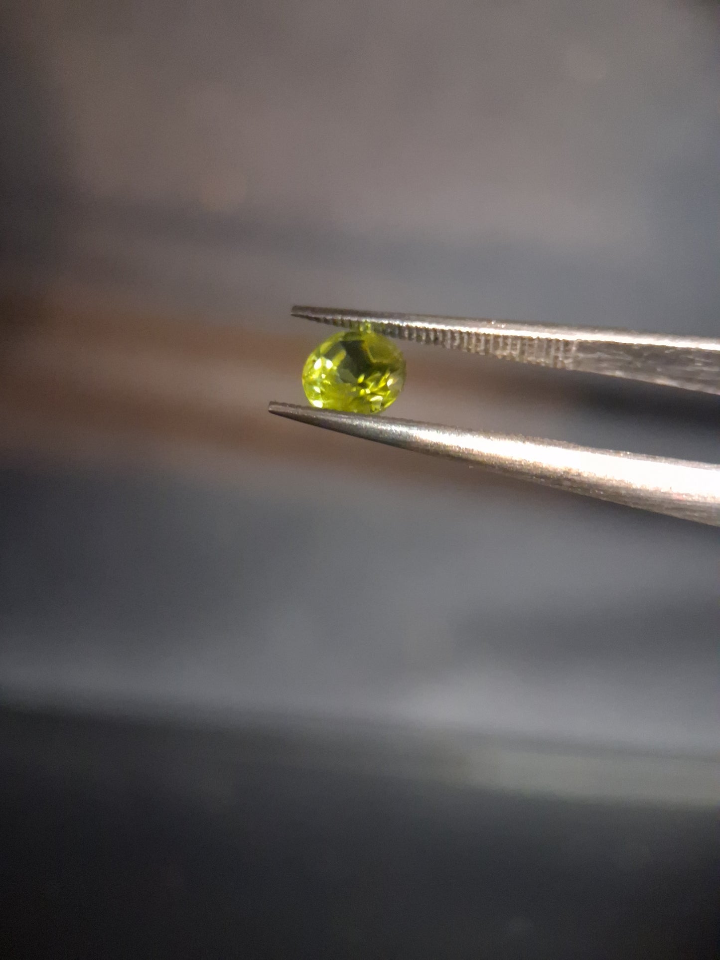 Natural Peridot - 0.535 ct - round - unheated - collectors item (lily pad) - Natural Gems Belgium