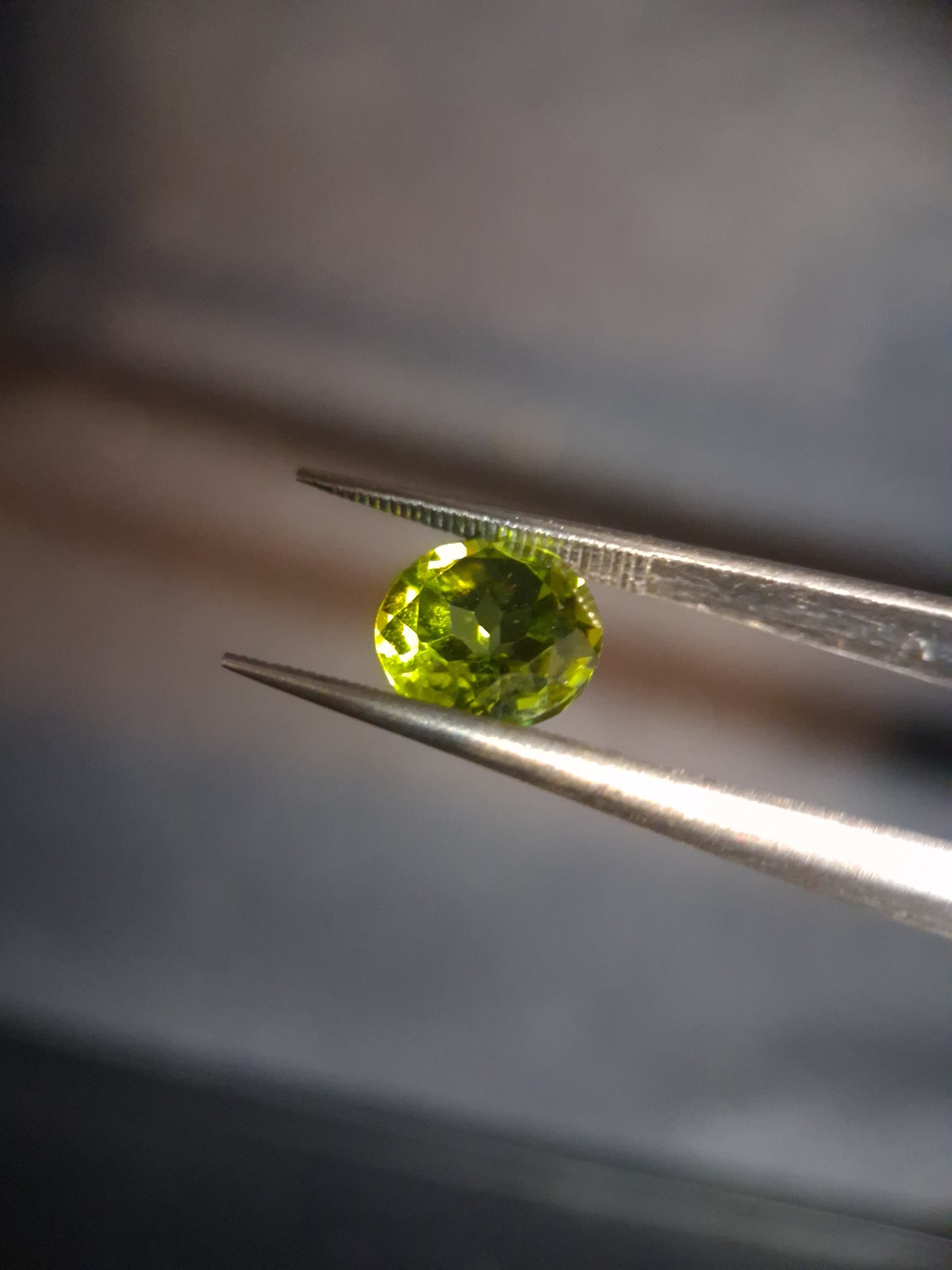 Natural Peridot - 2.356 ct - round - unheated- green peridot - Natural Gems Belgium