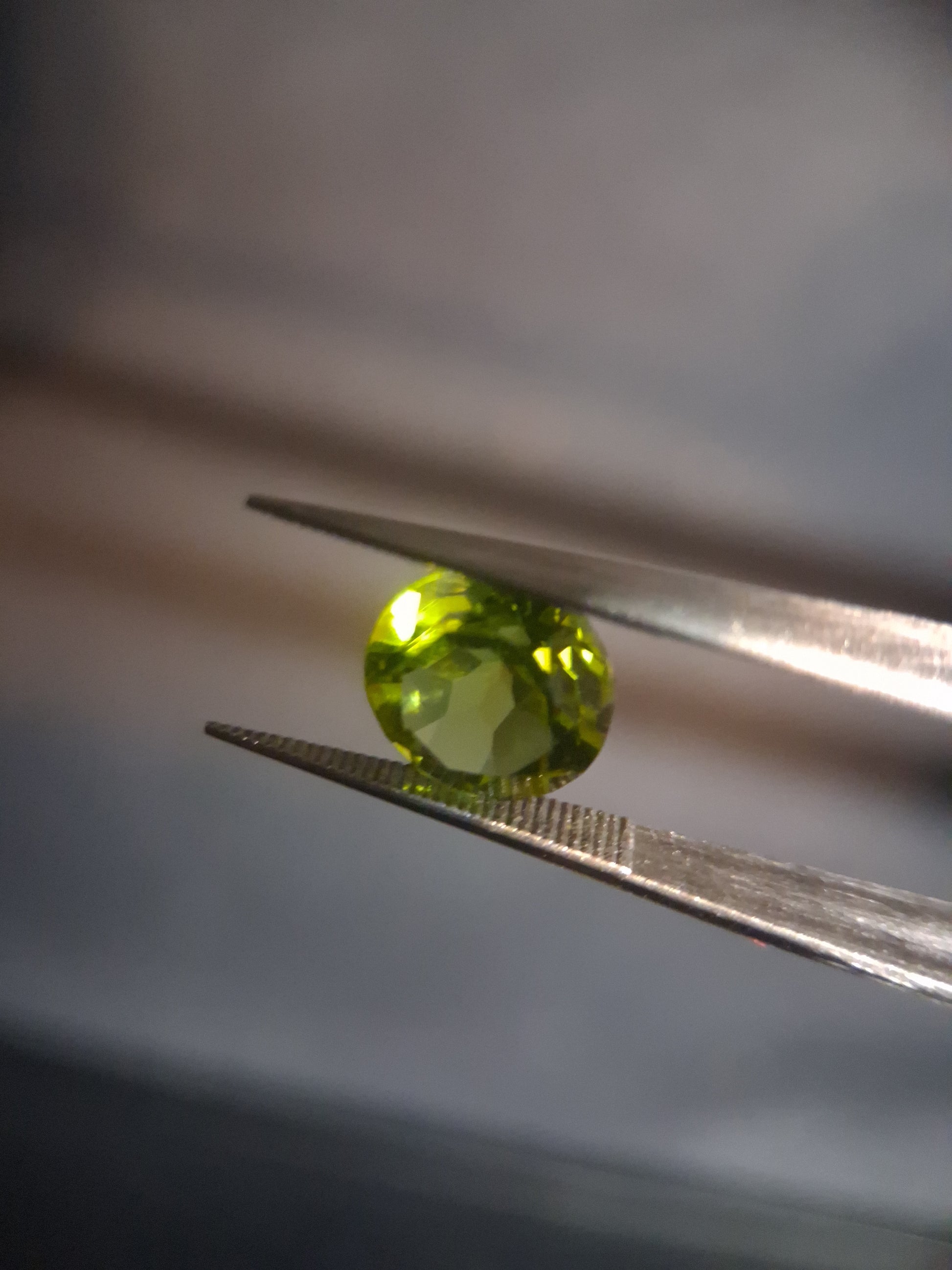 Natural Peridot - 2.356 ct - round - unheated- green peridot - Natural Gems Belgium