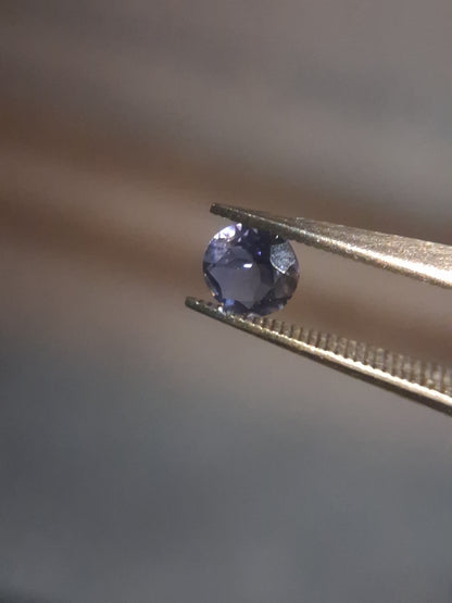 Natural Iolite - 0.220 ct - round - unheated - bluish violet- AKA the Vikings' Compass - Natural Gems Belgium