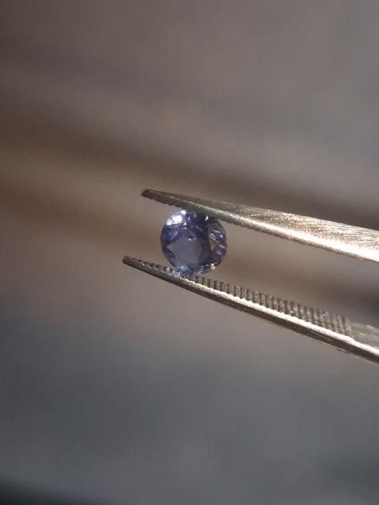 Natural Iolite - 0.208 ct - round - unheated - bluish violet- AKA the Vikings' Compass - Natural Gems Belgium