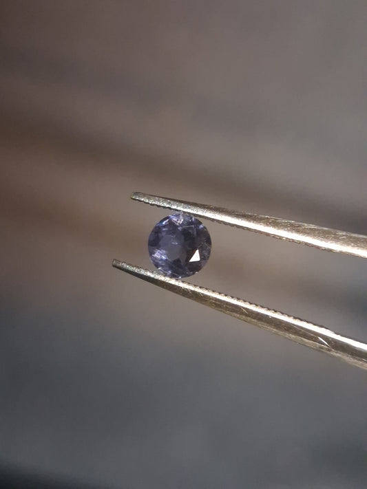 Natural Iolite - 0.208 ct - round - unheated - bluish violet- AKA the Vikings' Compass - Natural Gems Belgium