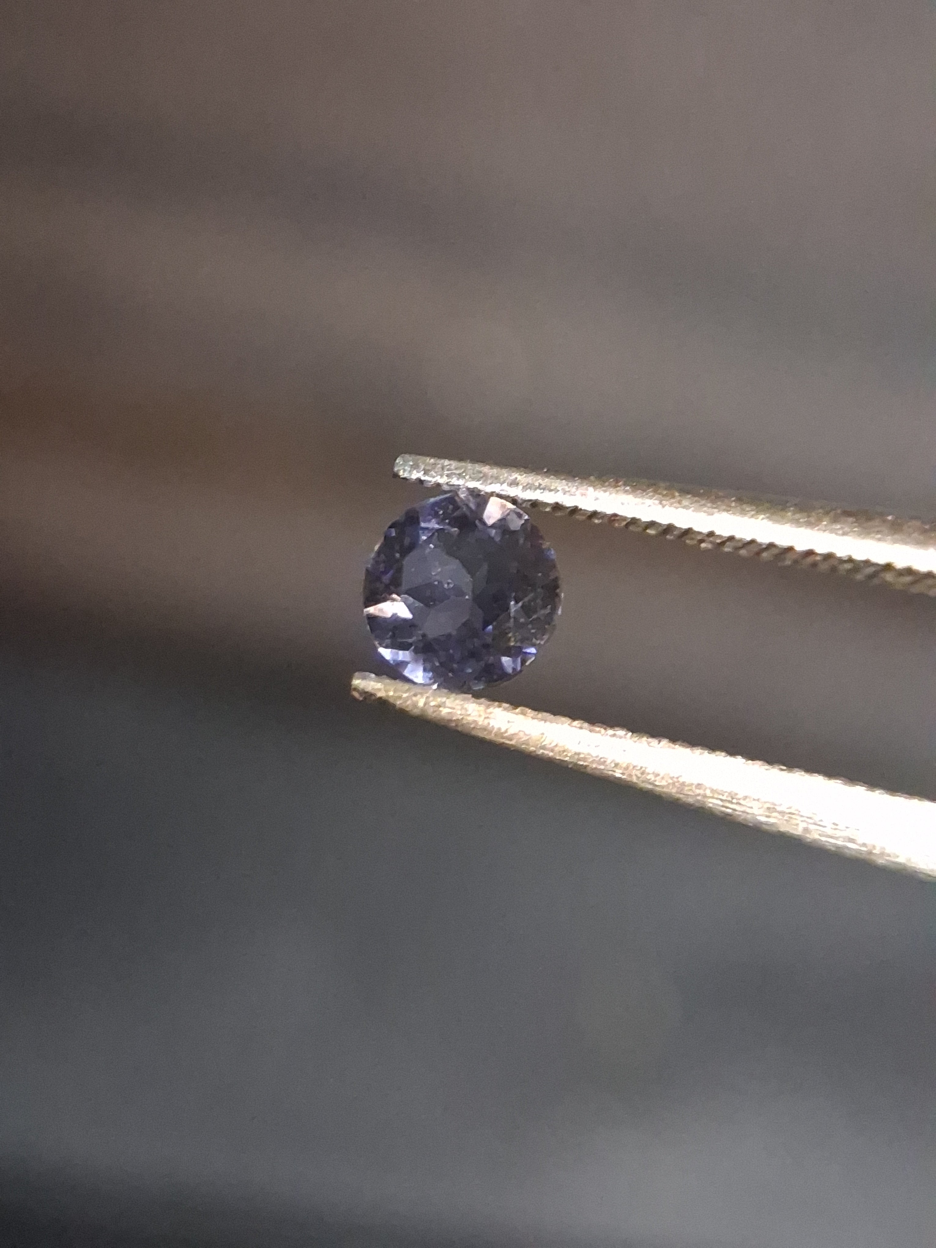 Natural Iolite - 0.227 ct - round - unheated - bluish violet- AKA the Vikings' Compass - Natural Gems Belgium