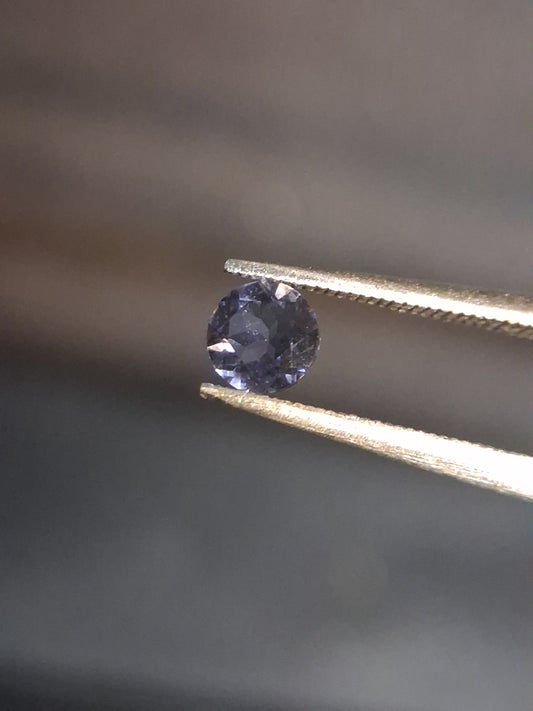 Natural Iolite - 0.227 ct - round - unheated - bluish violet- AKA the Vikings' Compass - Natural Gems Belgium