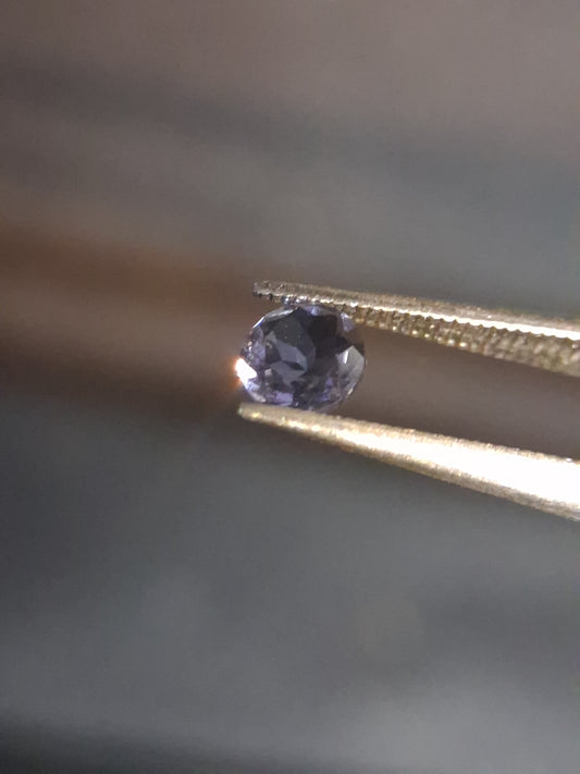 Natural Iolite - 0.227 ct - round - unheated - bluish violet- AKA the Vikings' Compass - Natural Gems Belgium
