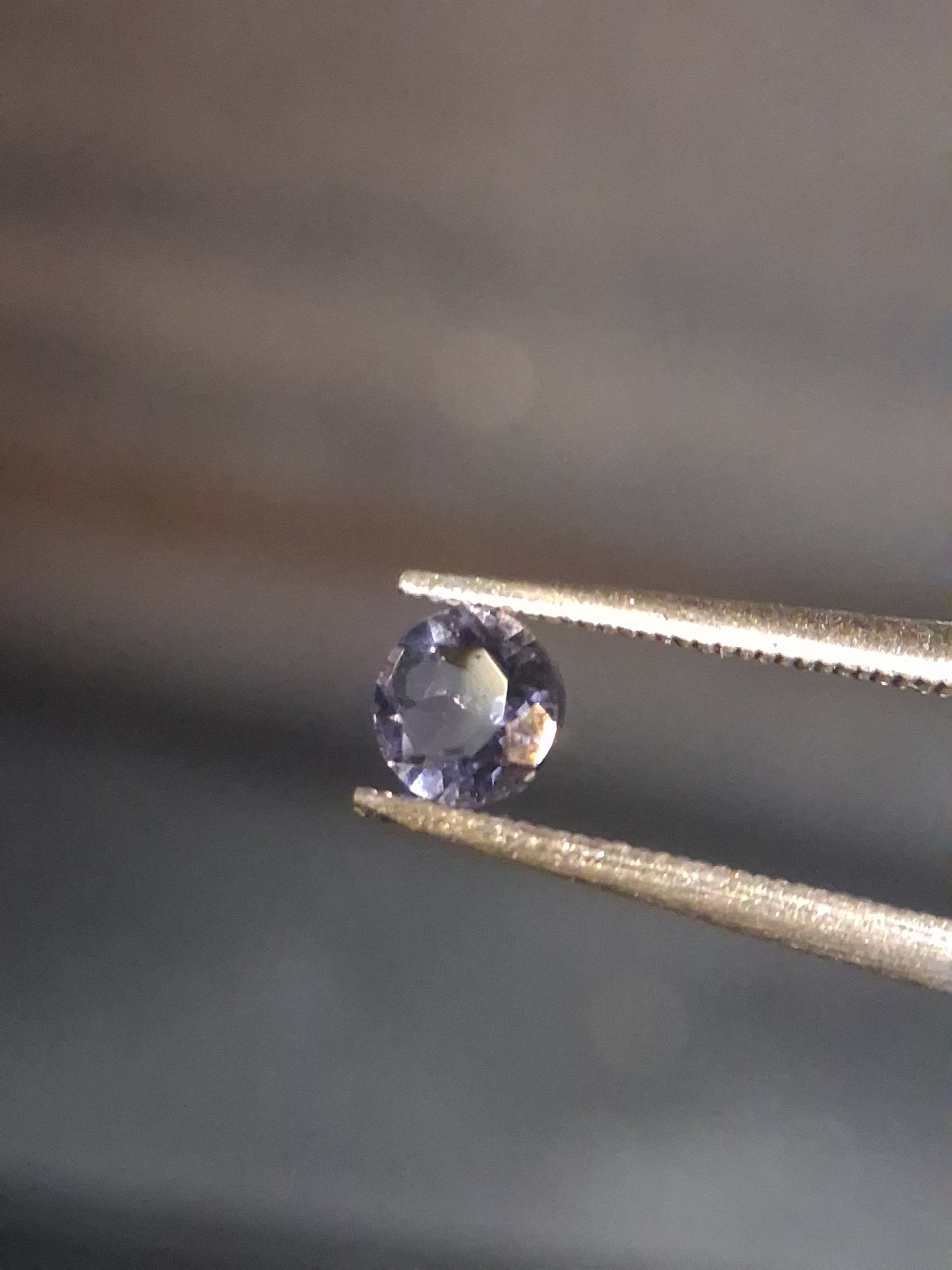 Natural Iolite - 0.227 ct - round - unheated - bluish violet- AKA the Vikings' Compass - Natural Gems Belgium