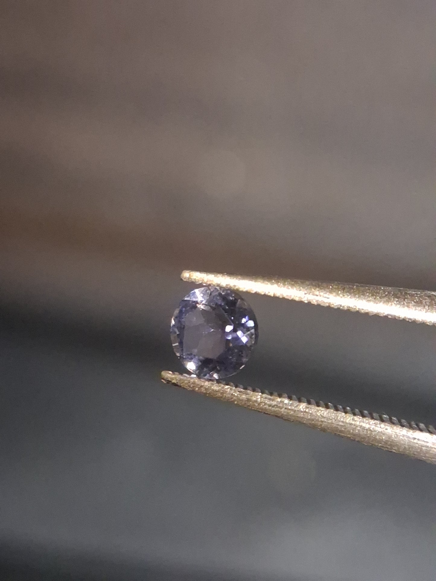 Natural Iolite - 0.227 ct - round - unheated - bluish violet- AKA the Vikings' Compass - Natural Gems Belgium