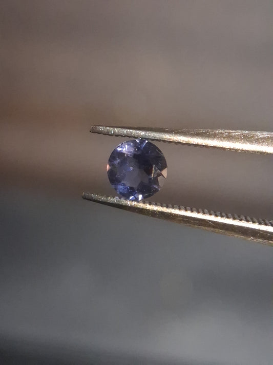 Natural Iolite - 0.225 ct - round - unheated - bluish violet- AKA the Vikings' Compass - Natural Gems Belgium