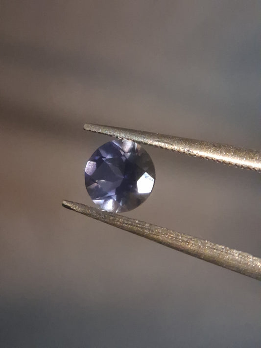 Natural Iolite - 0.418 ct - round - unheated - bluish violet- AKA the dichroite stone - Natural Gems Belgium