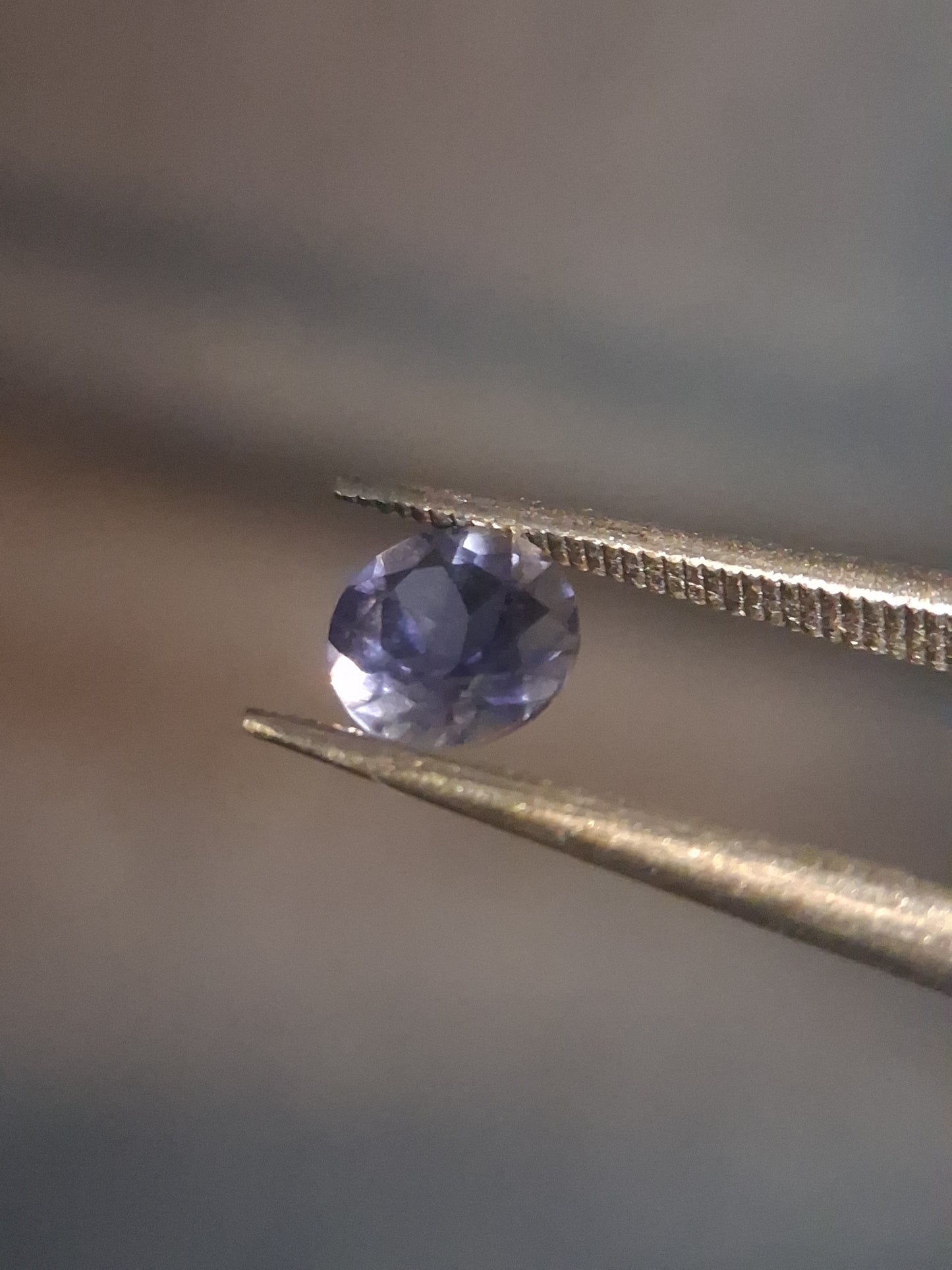 Natural Iolite - 0.418 ct - round - unheated - bluish violet- AKA the dichroite stone - Natural Gems Belgium