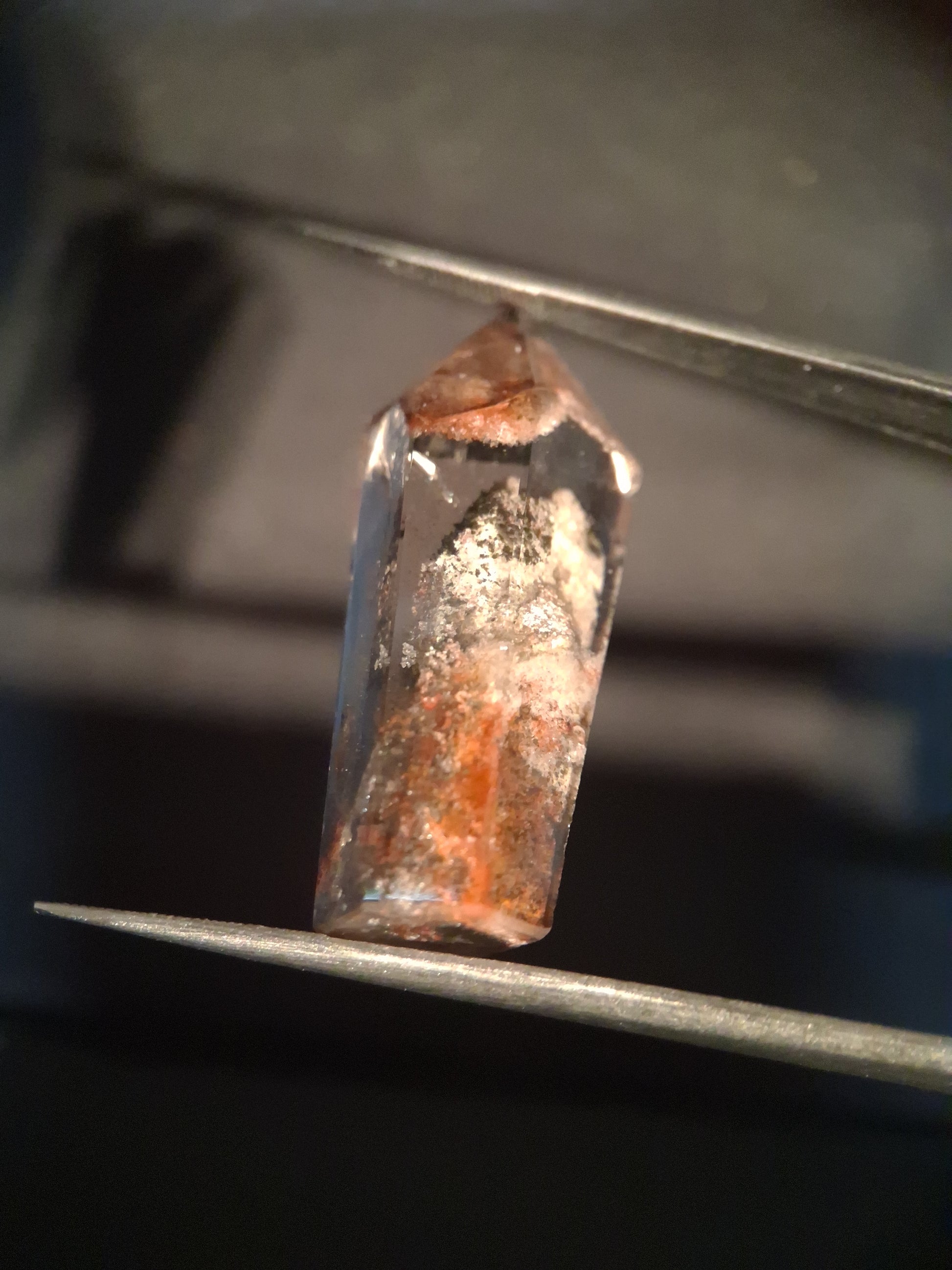 Crystal point of Phantom Quartz - multicolored scenic - hexagon - Natural Gems Belgium