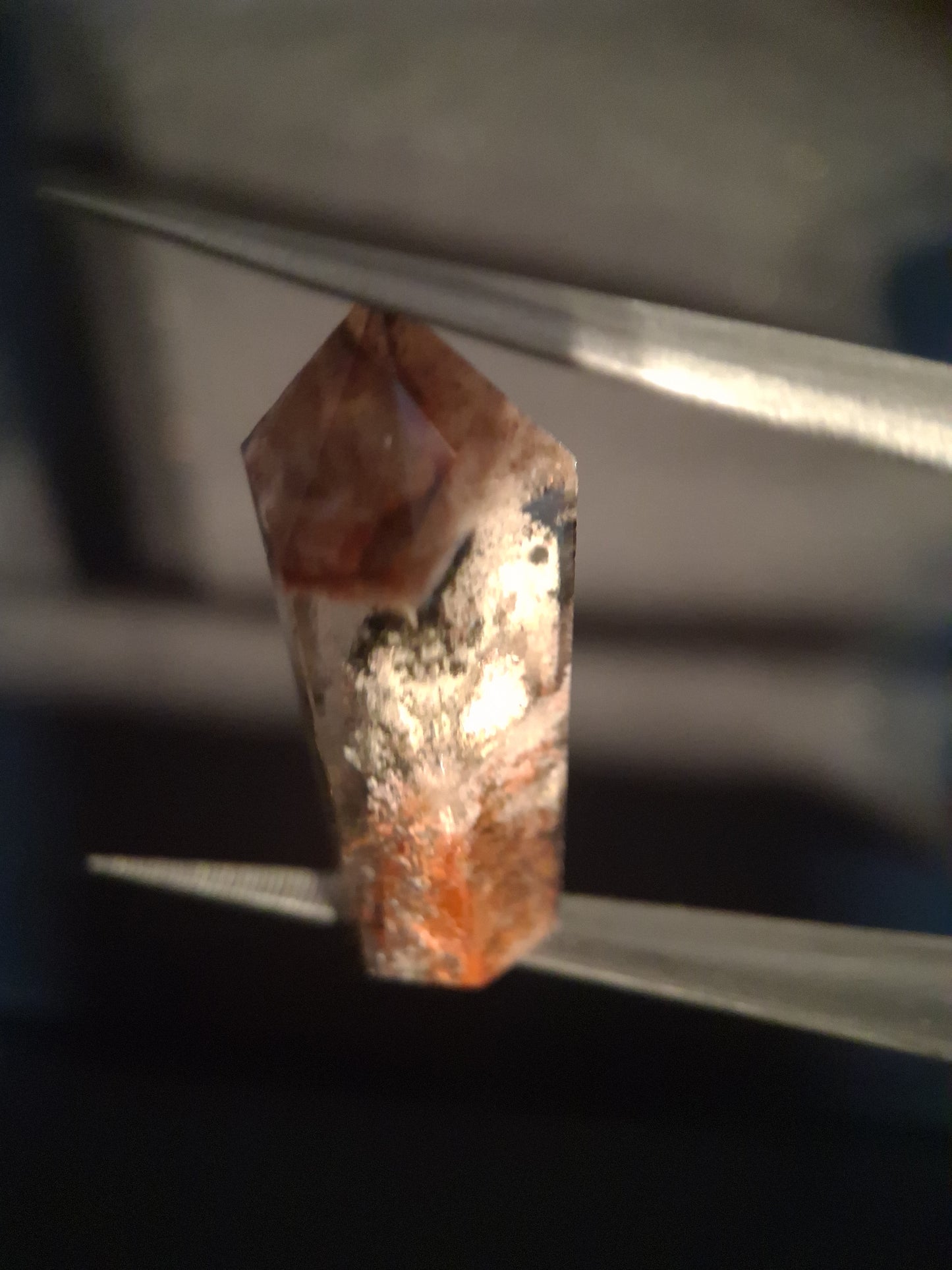 Crystal point of Phantom Quartz - multicolored scenic - hexagon - Natural Gems Belgium