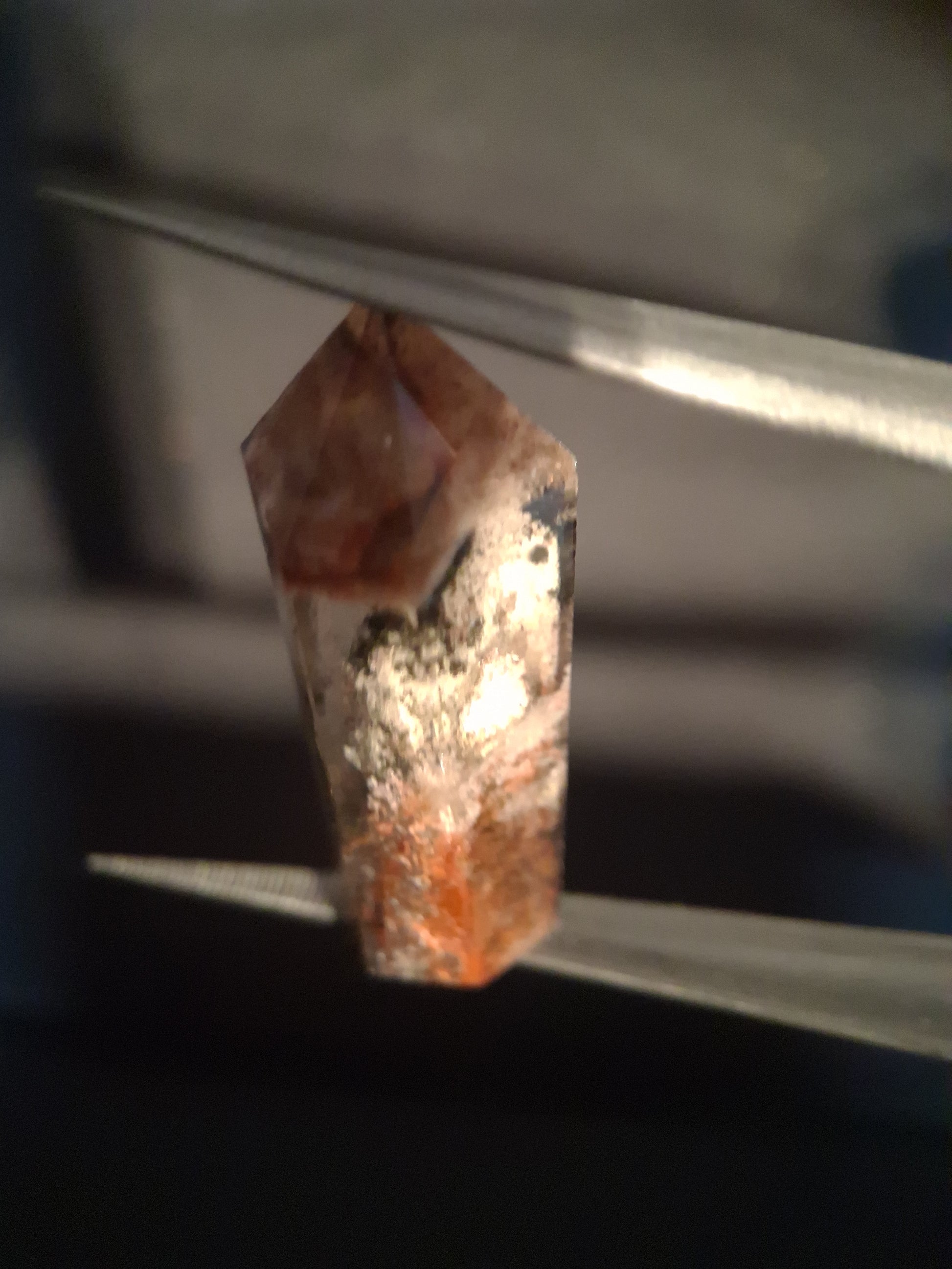 Crystal point of Phantom Quartz - multicolored scenic - hexagon - Natural Gems Belgium