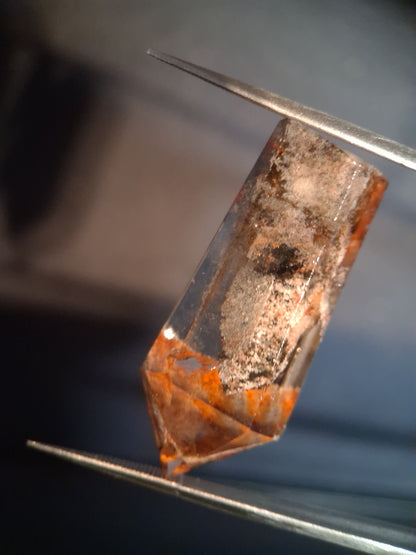 Crystal point of Phantom Quartz - multicolored scenic - hexagon - Natural Gems Belgium