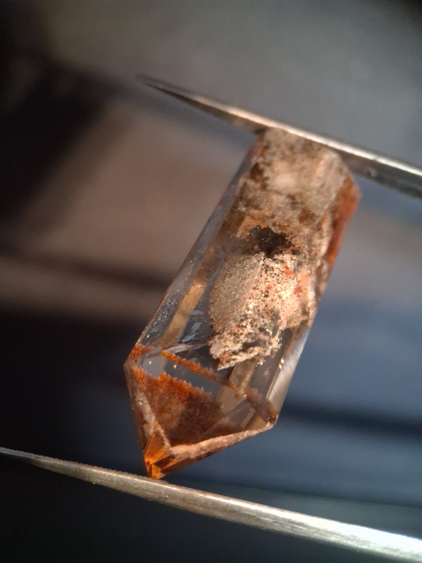 Crystal point of Phantom Quartz - multicolored scenic - hexagon - Natural Gems Belgium