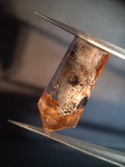 Crystal point of Phantom Quartz - multicolored scenic - hexagon - Natural Gems Belgium