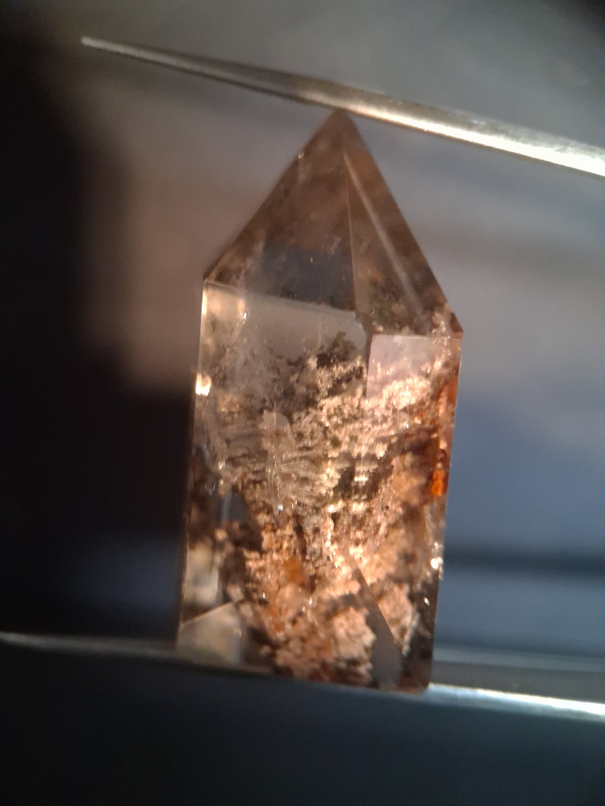 Crystal point of Phantom Quartz - multicolored scenic - hexagon - 3.3 cm - Natural Gems Belgium