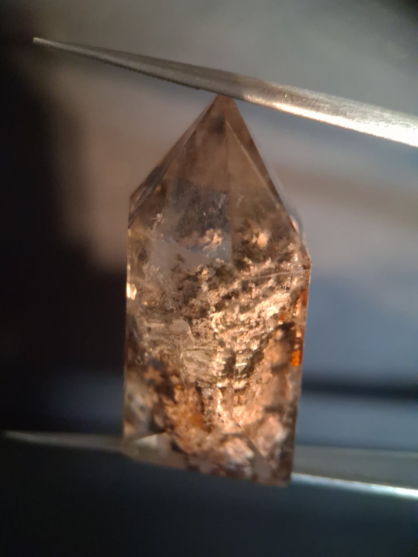 Crystal point of Phantom Quartz - multicolored scenic - hexagon - 3.3 cm - Natural Gems Belgium