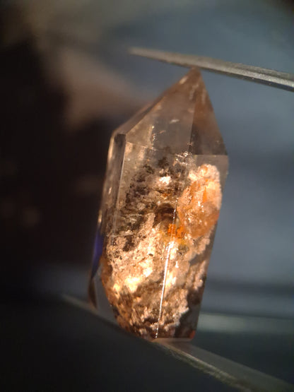 Crystal point of Phantom Quartz - multicolored scenic - hexagon - 3.3 cm - Natural Gems Belgium