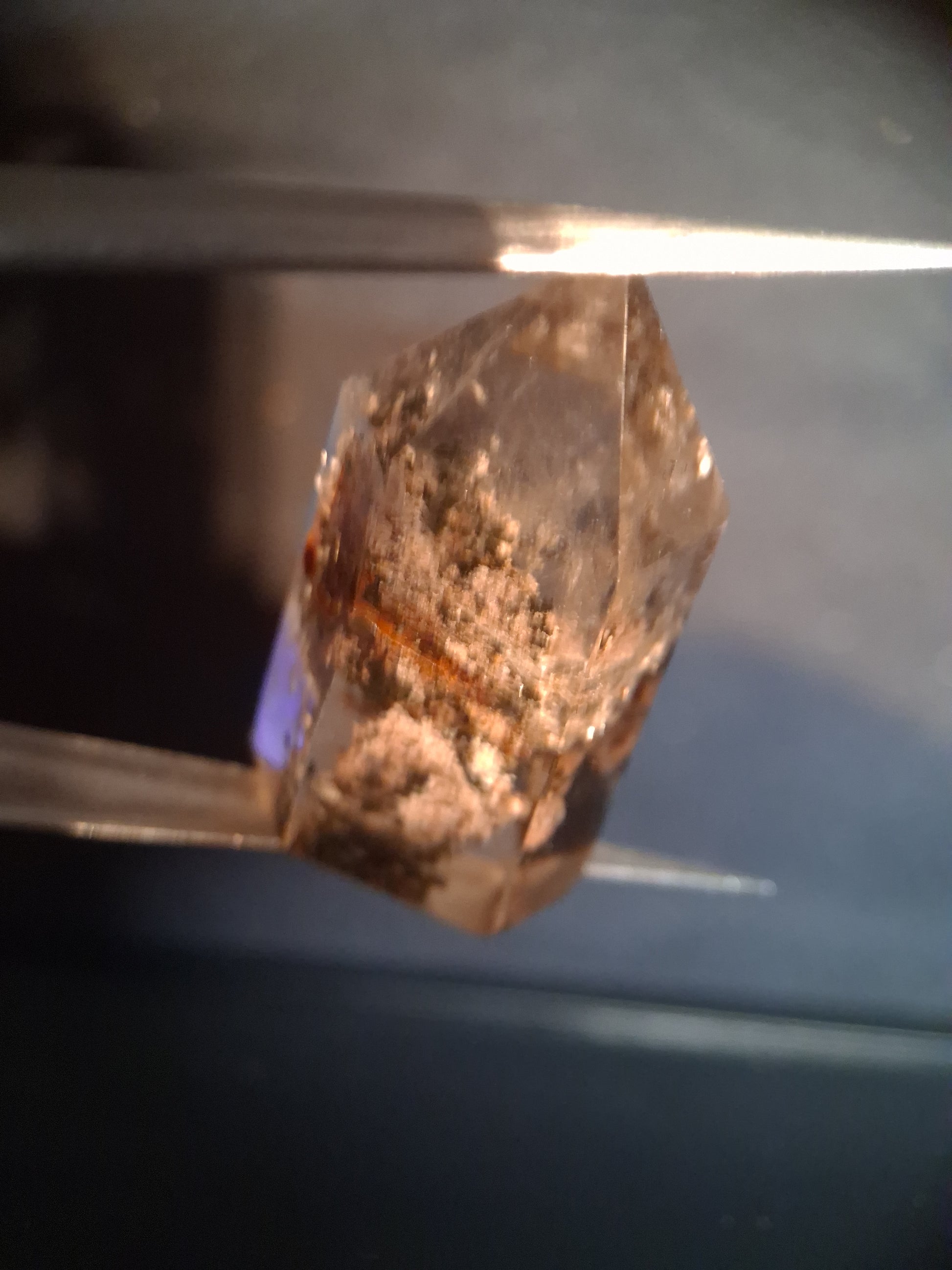 Crystal point of Phantom Quartz - multicolored scenic - hexagon - 3.3 cm - Natural Gems Belgium