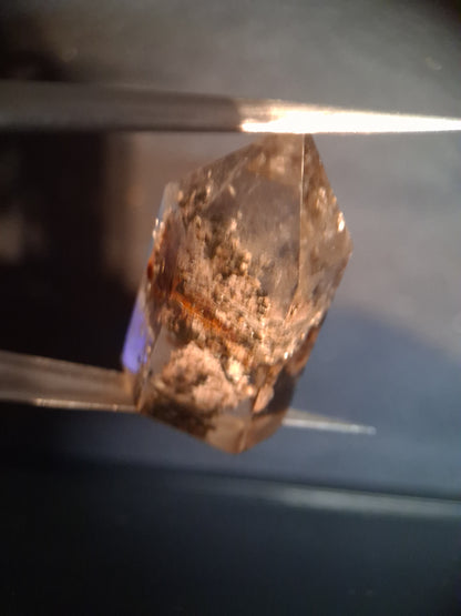 Crystal point of Phantom Quartz - multicolored scenic - hexagon - 3.3 cm - Natural Gems Belgium